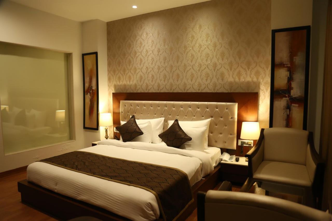 Hotel Imperia Suites Jalandhar Bagian luar foto