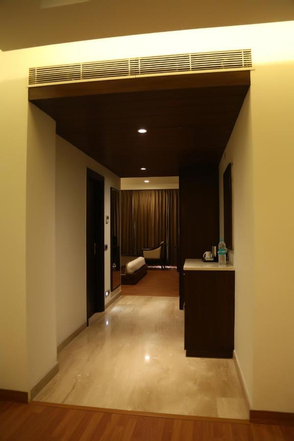 Hotel Imperia Suites Jalandhar Bagian luar foto