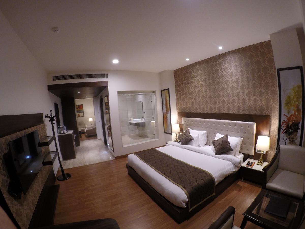 Hotel Imperia Suites Jalandhar Bagian luar foto