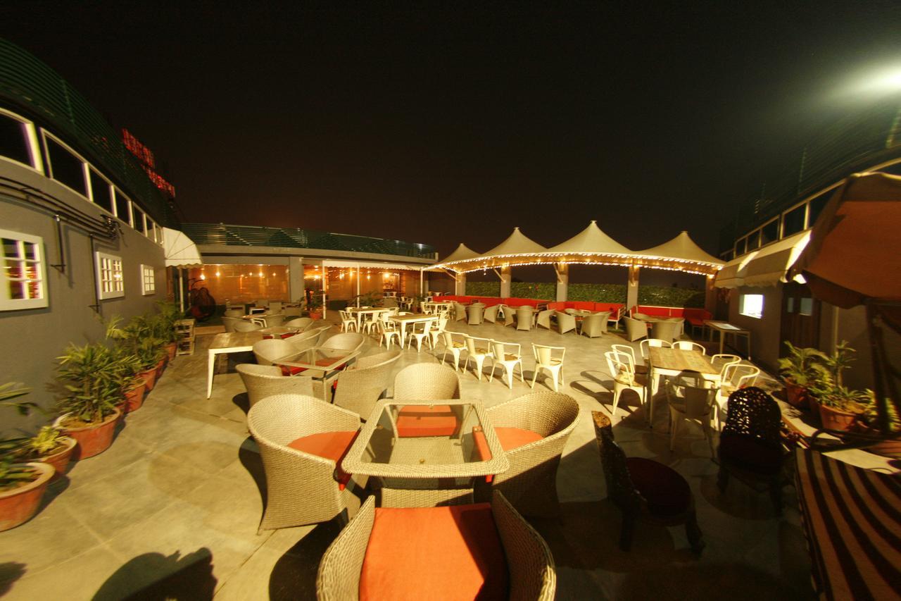 Hotel Imperia Suites Jalandhar Bagian luar foto